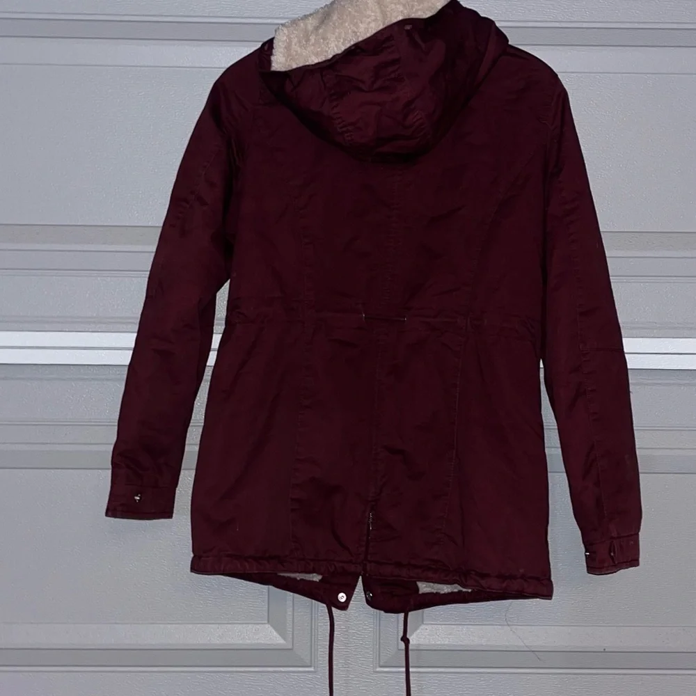 MAROON CARGO JACKET FAUX SHERPA LINING SIZE WOMEN’S SIZE 2‎ FULL ZIP DIVIDED H&M